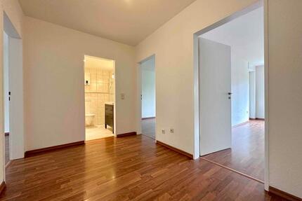 Gut geschnittene 3 Zimmer EG-Wohnung mit Garten, Loggia und EBK - Bonn Hardtberg