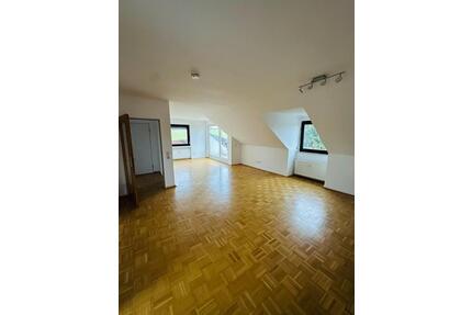 Gepflegte 3-Zimmer Dachgeschosswohnung mit Loggia in Fuldatal