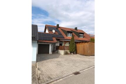 Doppelhaushälfte - 1.150,00&nbsp;EUR Kaltmiete, ca.&nbsp; 120,00&nbsp;m&sup2; in Rottenburg an der Laaber (PLZ: 84056)