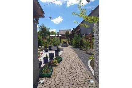 Interessanter Kaufpreis (VHB) !! 2FHaus mit Charme + schönem, pflegeleichtem Außenbereich + Nebengebäude! - Tann Lahrbach