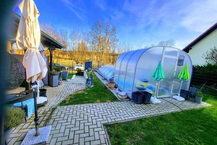 Leben wie im Urlaub: Freistehendes Traumhaus mit Pool, Gartenparadies und Doppelgarage - Magdala Göttern