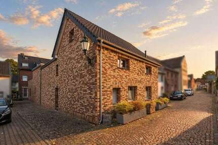 Haus zum Kaufen in Dormagen 699.000,00 € 233.99 m²