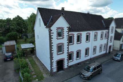 Haus zum Kaufen in Lauenförde 165.000,00 € 136.35 m²