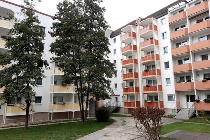 1-Raum-Wohnung mit Balkon - 206,00&nbsp;EUR Kaltmiete, ca.&nbsp; 34,24&nbsp;m&sup2; in Crimmitschau (PLZ: 08451)