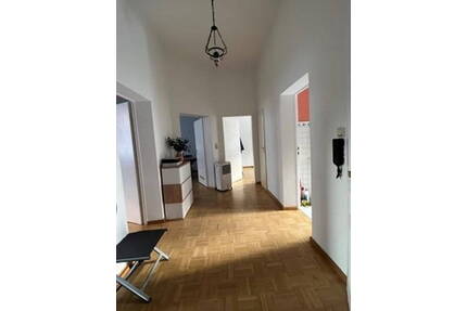 Sehr gut geschnittene Altbauwohnung in der Nähe vom Main und Baseler Platz - Frankfurt am Main Bahnhofsviertel