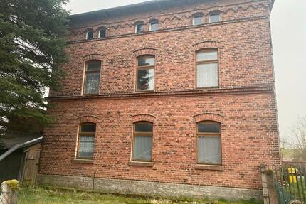 Solides Reichsbahngebäude von 1890 in THÜRINGEN. - Menteroda