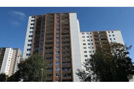 ANSPRECHENDE 2-ZIMMERWOHNUNG MIT AUFZUG, LOGGIA, EINBAUKÜCHE UND TOLLER AUSSICHT! - Wuppertal Elberfeld