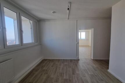 Einziehen und Wohlfühlen ! Familienwohnung auf Fahrstuhletage - Halle (Saale) Nietleben