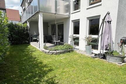 Traumwohnung in Köngen: Hochwertige 4 Zimmer-Garten-Wohnung mit Terrasse, EBK und Carport!