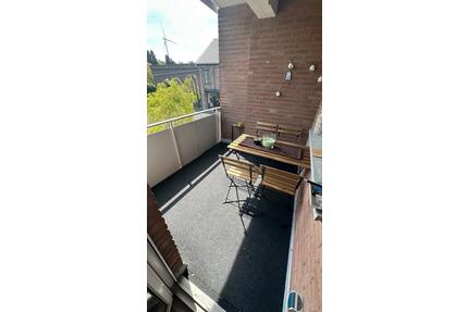 Helle 2-Zimmer-Wohnung mit Balkon & Parkplätzen vor der Tür - Grevenbroich Neuenhausen