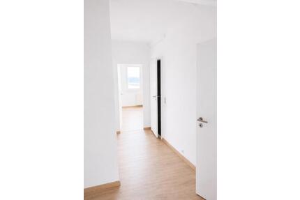 Helle 2-Zimmer-Wohnung mit Weitblick ins Grüne – ruhig, gepflegt - Malchin