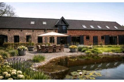 Exklusives Anwesen 2 Familien - 798.000,00&nbsp;EUR Kaufpreis, ca.&nbsp; 370,00&nbsp;m&sup2; in Duisburg (PLZ: 47239) Rheinhausen