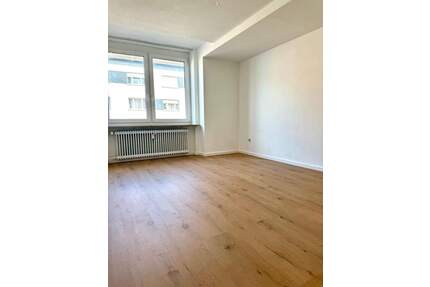 +++ HELLE RENOVIERTE LICHTDURCHFLUTETE 3-ZIMMER-WOHNUNG MIT AUFZUG +++ - Nürnberg Glockenhof