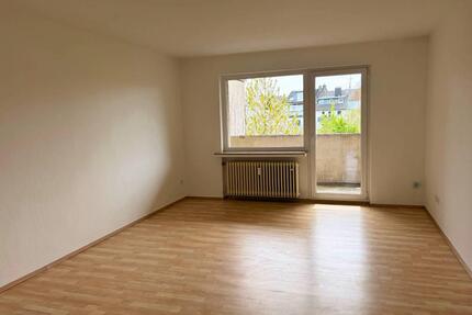 2-Zimmer-Wohnung mit Wannenbad, BALKON und tollem Ausblick auf die grüne Nachbarschaft - Solingen Wald