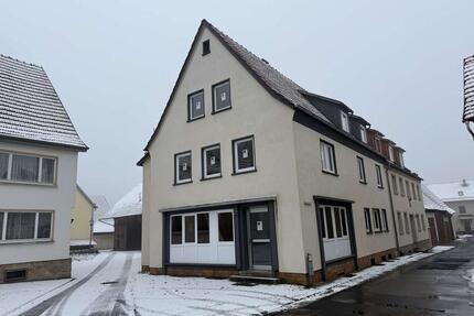 Mieten 3 Zimmer Wohnung im Erdgeschoss 75 m2 mit 2 Bädern - Fladungen