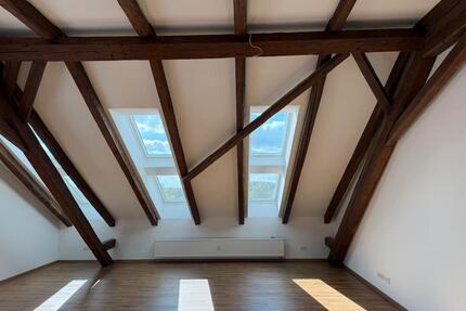 Wunderschöne großzügige Dachgeschosswohnung, Zentrumsnah. - Osterhofen