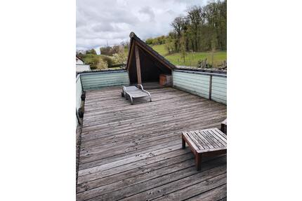 Idyllische 2,5 Zi. DG Wohnung mit riesiger Dachterrasse - Bretzfeld