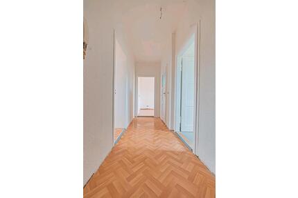 3 Raum Wohnung zu vermieten. - 686,00&nbsp;EUR Kaltmiete, ca.&nbsp; 67,00&nbsp;m&sup2; in Finsterwalde (PLZ: 03238)