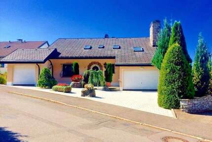 Großzügiges Mehrgenerationenhaus in begehrter Waldrandlage von Schluchsee