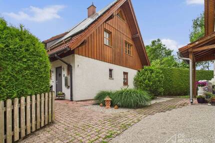 Top-gepflegtes mehrstöckiges Einfamilienhaus mit Gartenidylle und gemütlichem Landhausstil - Mammendorf