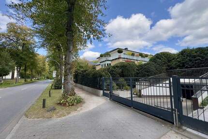 Repräsentative Beletage mit Tiefgaragenstellplatz und Fahrstuhl - Hamburg / Wohldorf-Ohlstedt