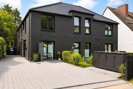 Neuwertige Doppelhaushälfte in Hamburg-Oldenfelde | 157 m² · 6 Zimmer · Südwest-Garten
