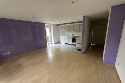 Schöne 2 ZKB ca. 60 qm mit Einbauküche und Balkon im EG in guter Lage Guxhagen