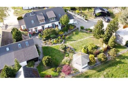 Romantisches Anwesen auf großem Grundstück – mit Wohnhaus und zwei separaten Nebengebäuden zum Wohnen und Vermieten… - Sagard Neddesitz