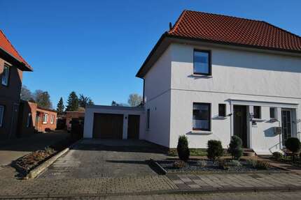 Haus zum Kaufen in Varel 193.000,00 € 133.69 m²
