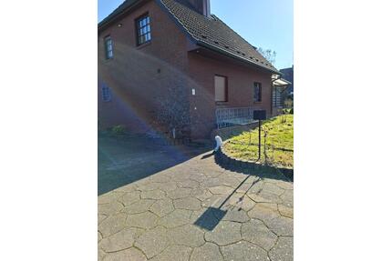 Ich biete hier ein Einfamilienhaus mit großer Terasse an - Bargteheide