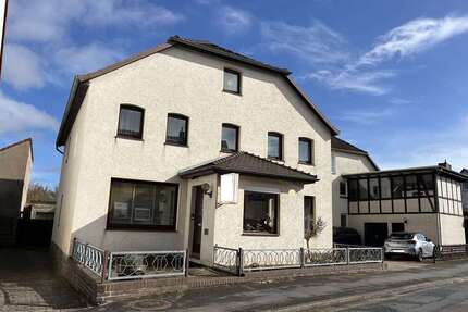Haus zum Kaufen in Emmerthal Kirchohsen 175.000,00 € 200 m² - Emmerthal / Kirchohsen