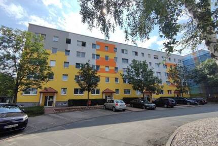 WIR RENOVIEREN für SIE - 342,00&nbsp;EUR Kaltmiete, ca.&nbsp; 57,00&nbsp;m&sup2;&nbsp;Wohnfl&auml;che in Bitterfeld-Wolfen (PLZ: 06766)