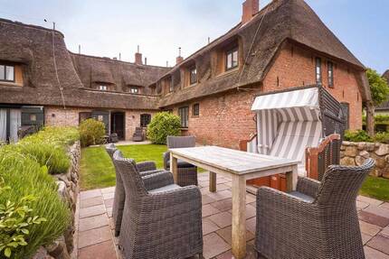 Exklusives Mittelhaus unter Reet - mit eigenem Garten und als Ferienwohnung genehmigt - Oevenum