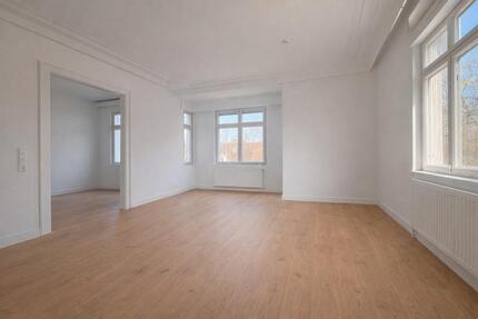 Erstbezug nach Komplettsanierung – Stilvolle 3-Zimmer-Wohnung mit - Esslingen am Neckar