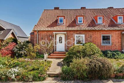 Zentral gelegene Doppelhaushälfte mit großem Garten und vielseitigem Gestaltungspotential. - Lüneburg Lüne-Moorfeld