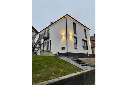 Kernsaniertes Zweifamilienhaus im Stil einer Stadtvilla - Aalen Ebnat