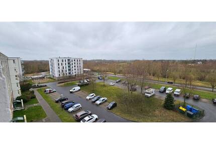 Frisch renovierte 3-Zimmer-Wohnung mit Balkon im DG - ruhige Lage in Rostock-Toitenwinkel