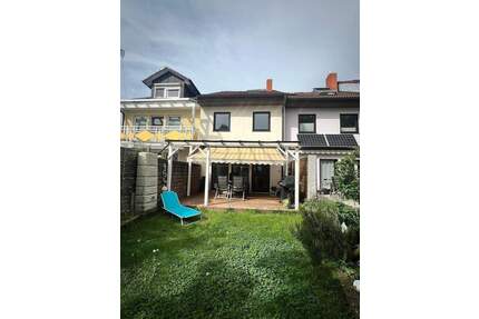 Familienfreundliches Reihenhaus mit Gartenidylle in Freiburg-Haslach - Freiburg im Breisgau