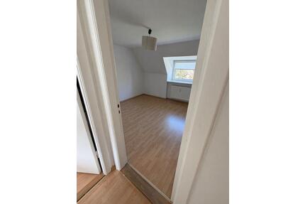 2 Zimmer Dachgeschoss Wohnung - 450,00&nbsp;EUR Kaltmiete, ca.&nbsp; 33,00&nbsp;m&sup2; in Rendsburg (PLZ: 24768)