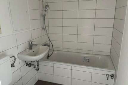 Wohnung zum Mieten in Halle (Saale) 342,00 € 56.98 m²