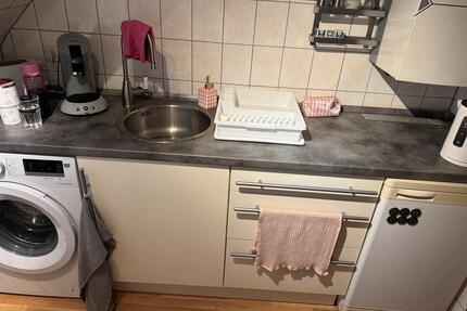 Nachmieterin helle saubere 2 Zimmer Wohnung in Düsseldorf