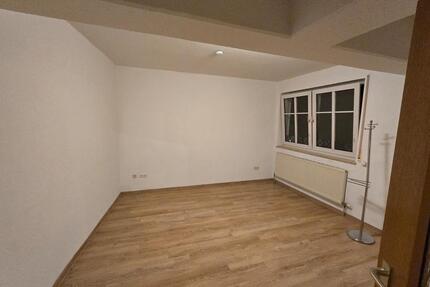 4-Zimmer Wohnung mit Balkon - 1.350,00&nbsp;EUR Kaltmiete, ca.&nbsp; 131,00&nbsp;m&sup2; in Gunzenhausen (PLZ: 91710)