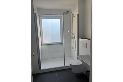 Großzügige 2-Zimmer-Wohnung mit Balkon - Erstbezug nach Renovieru - Duisburg Huckingen