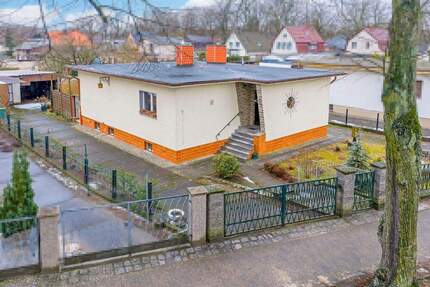 Ihr neues Zuhause in Panketal: Einfamilienhaus mit Terrasse, Pool und großem Grundstück
