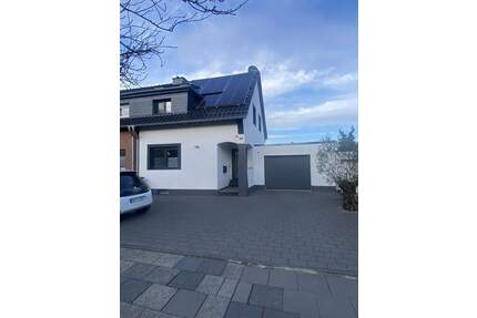 EFH mit 180m2 (Wf+Nf) saniert und vollmöbliert mit Garten, Pool und Partyraum - Duisburg Huckingen