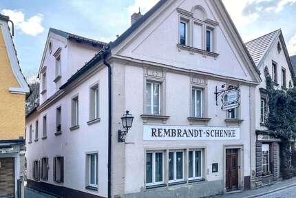 Haus zum Kaufen in Bad Berneck im Fichtelgebirge 199.000,00 € 396 m²
