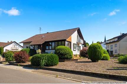 Haus zum Kaufen in Karlsdorf-Neuthard 590.000,00 € 152.58 m²