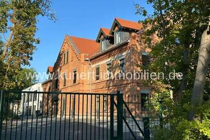 Haus zum Kaufen in Merseburg 3.750.000,00 € 1400 m²