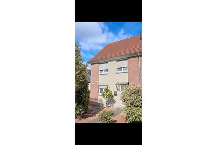 Haus mit Garten und Garage in Xanten in guter Lage