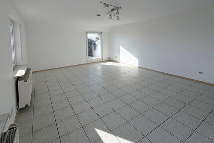 Helle 4 Zi-Wohnung, Klardorf, DG mit Dachterasse - Schwandorf